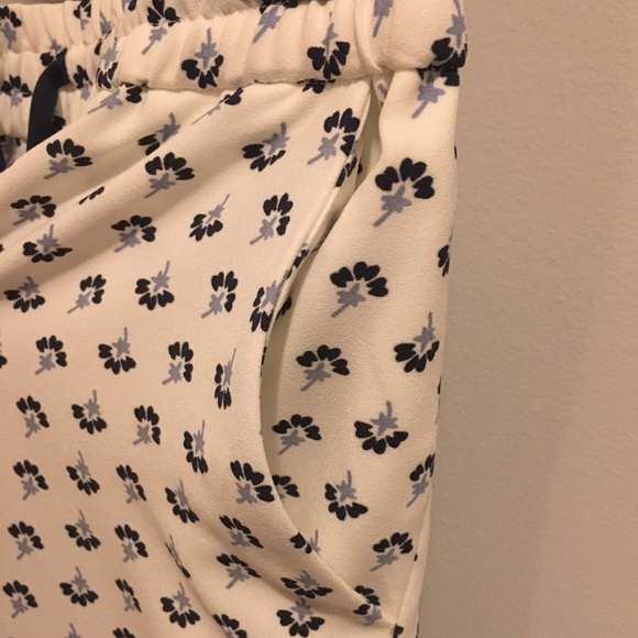 Ann Taylor Skirt W/ Pockets - Picture 3 of 5